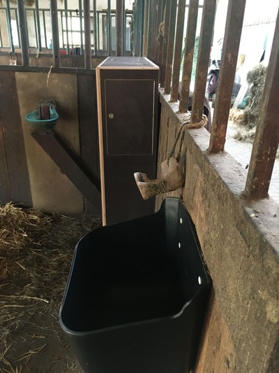 Kompakte Futterbox Fressmaxx Futterbox Seitenansicht